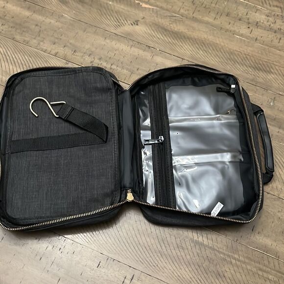 Jessica Moore Makeup carrying pouch - Picture 4 of 9